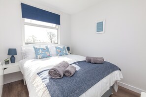 2 bedrooms, iron/ironing board, WiFi, bed sheets - Charming 2-bedroom chalet in Dartmouth. Perfect for couples & families. Sleeps 5 (Dartmouth)