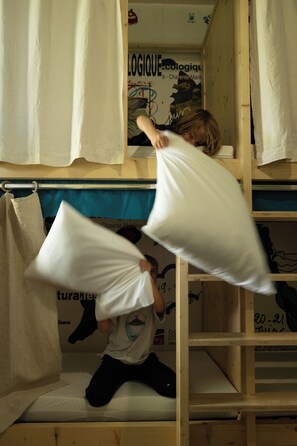 5 bedrooms, WiFi, bed sheets