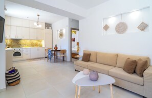 Leilighet, 2 soverom, terrasse | Oppholdsområde | Smart-TV