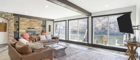 Huis, Meerdere bedden, terras (Foggy River Retreat) | Uitzicht vanuit de kamer