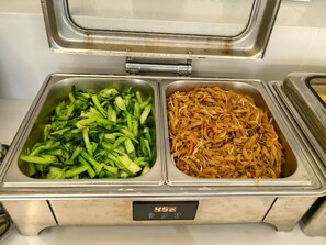 Petit déjeuner composé de spécialités régionales compris tous les jours