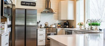 No Fee | New Private Cottage | Fireplace + Full Kitchen