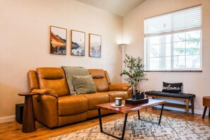 تلفزيون ذكي، مدفأة، كُتُب