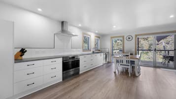 Réfrigérateur, micro-ondes, four, lave-vaisselle