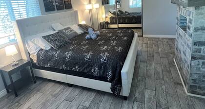 Spacious & Accessible 2-bedroom Condo with Pool & Private Garage, BEST LOCATION!