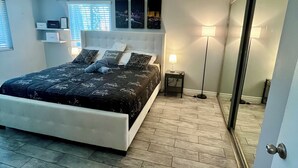 Room - Spacious & Accessible 2-bedroom Condo with Pool & Private Garage, BEST LOCATION! (Las Vegas)