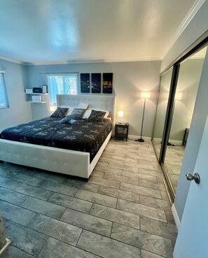 2 chambres, fer et planche à repasser, Wi-Fi, draps fournis