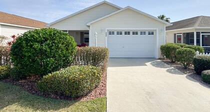 Charming 2-bedroom house 5 min to Brownwood Square for nightly entertainment.