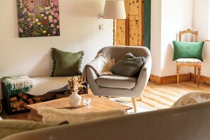 Living area - Charming farmhouse on the mountain in Ebensee am Traunsee (Ebensee)