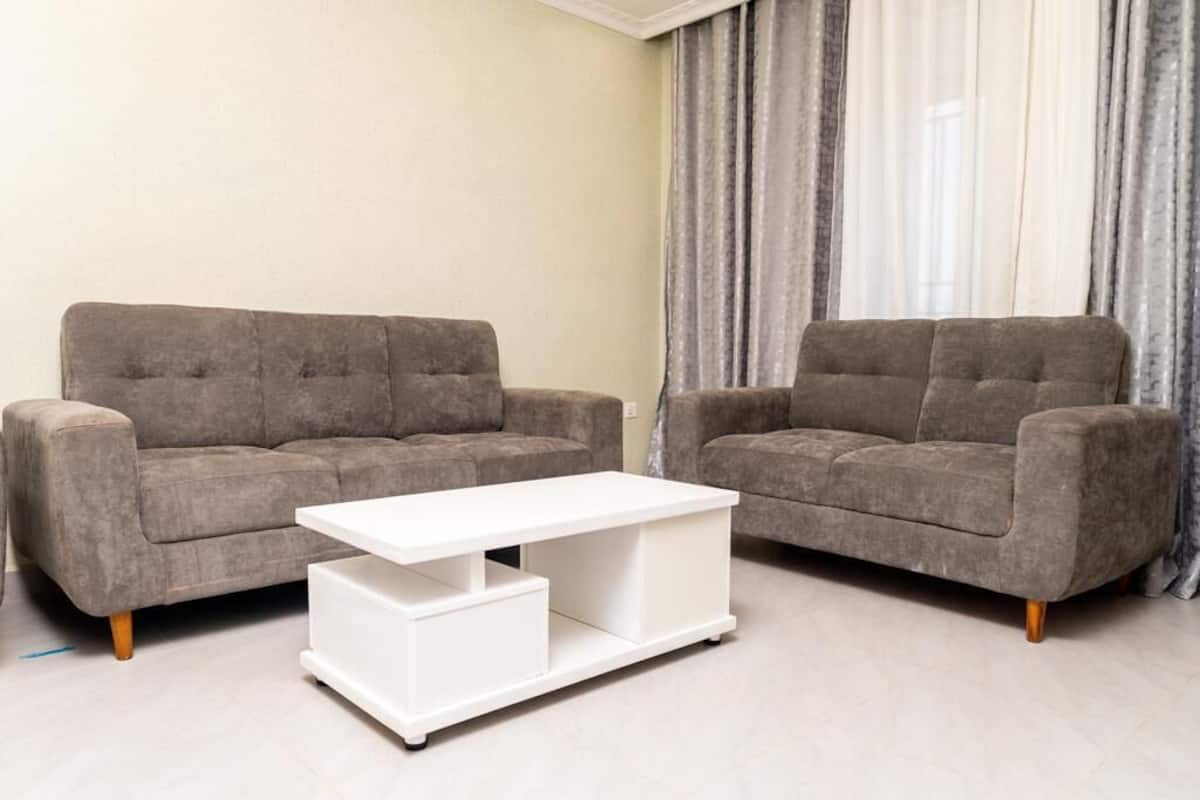 3 habitaciones, caja de seguridad en la habitación y escritorio