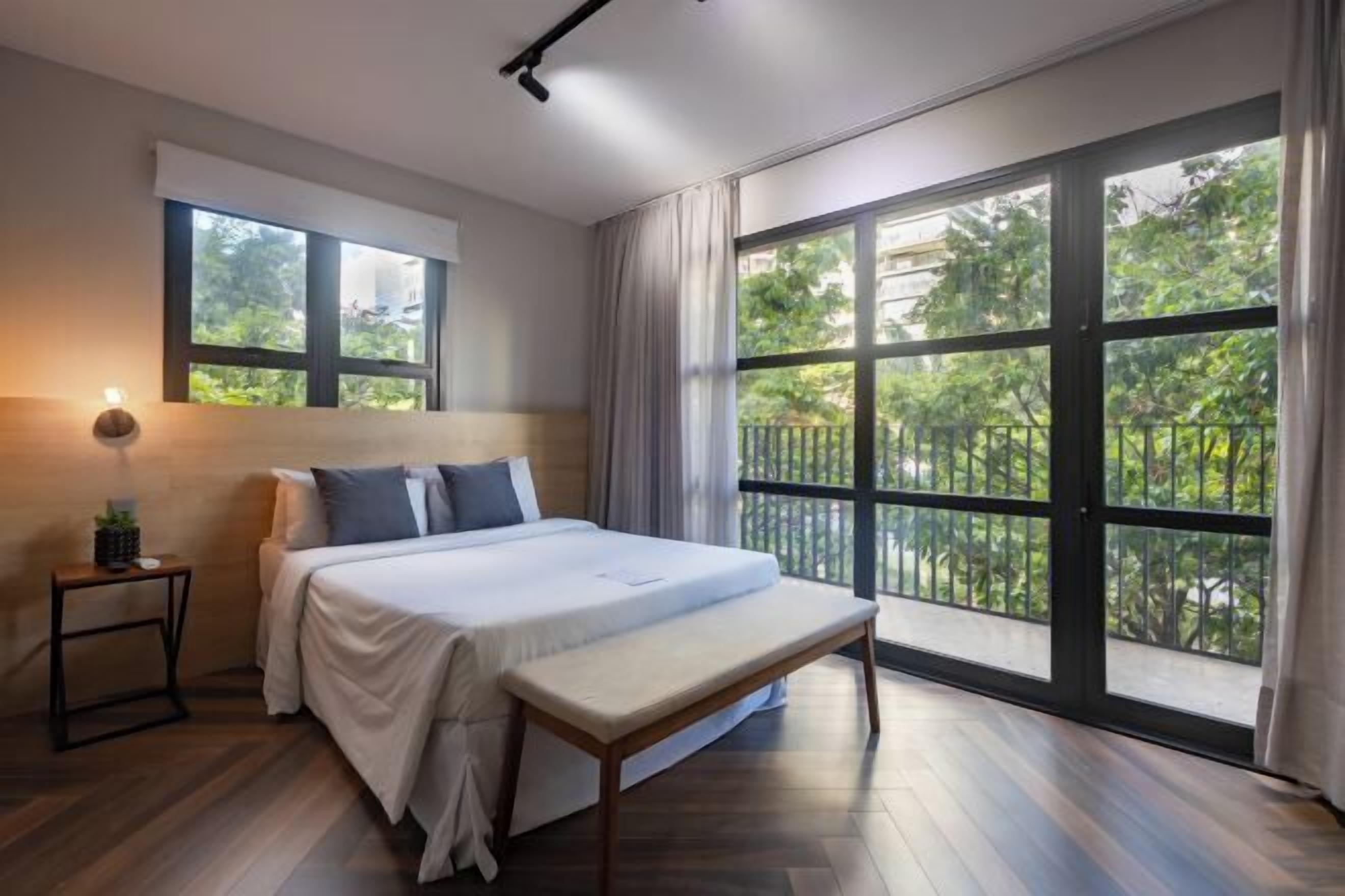 Laptop workspace, free WiFi