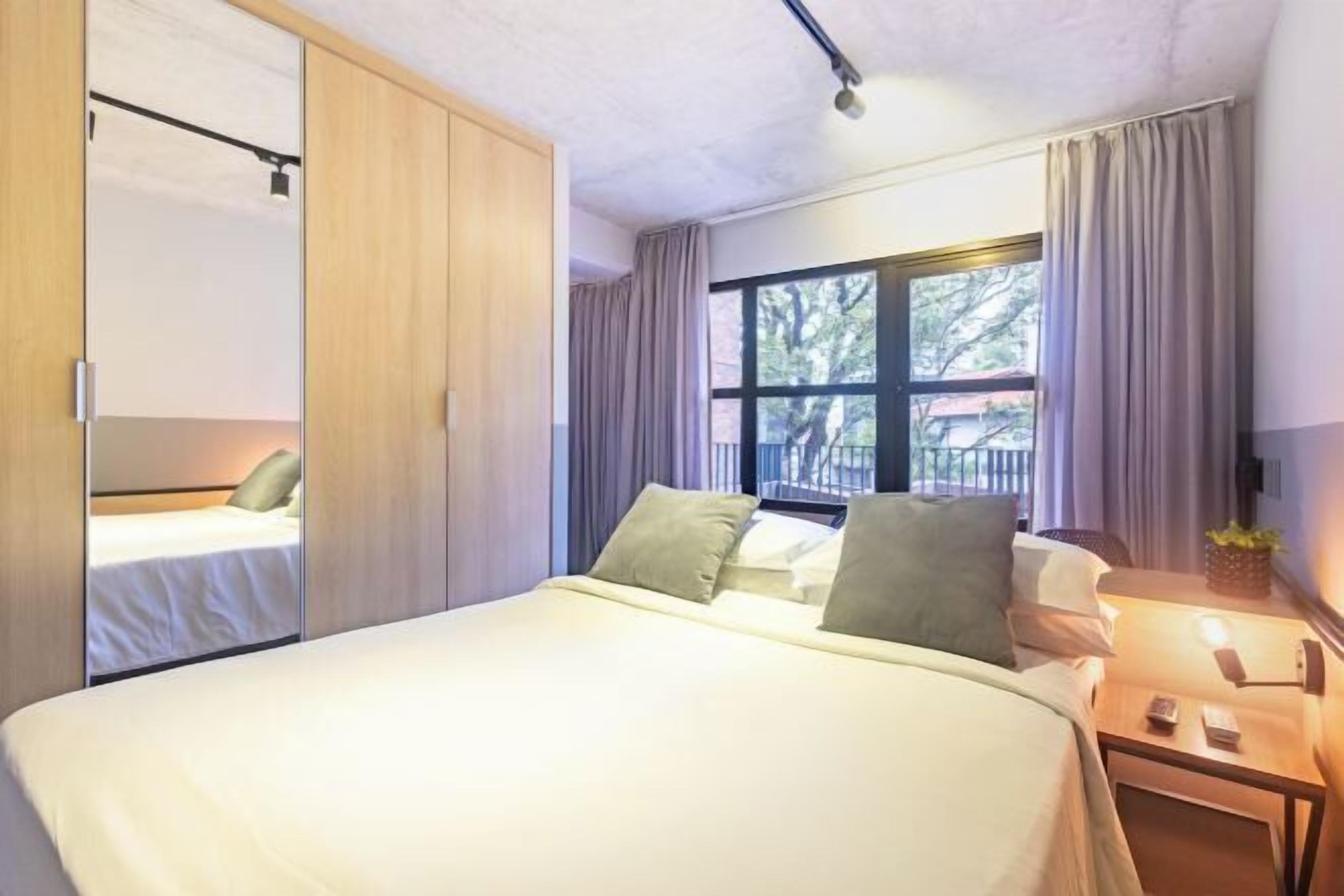 Laptop workspace, free WiFi