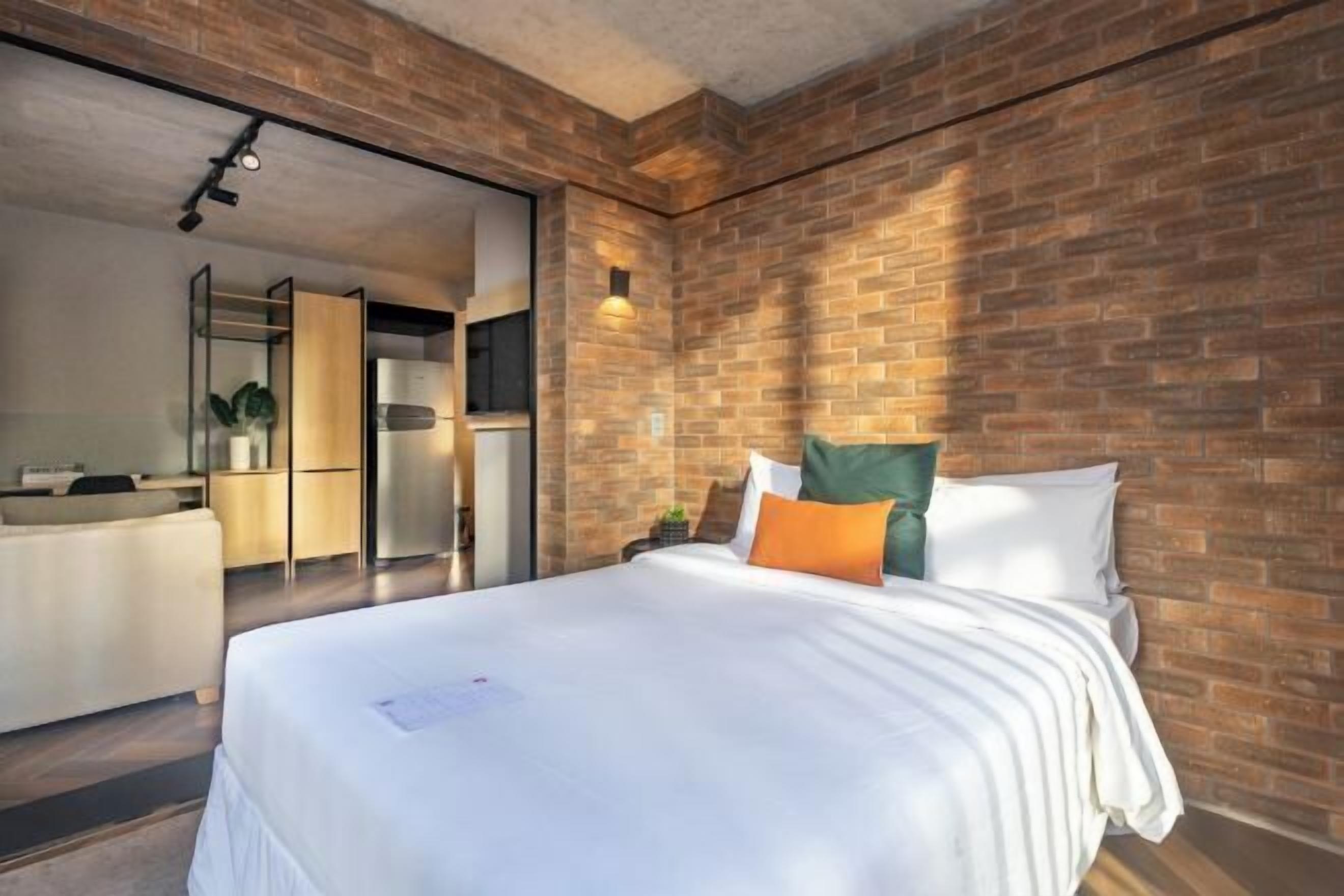 Laptop workspace, free WiFi