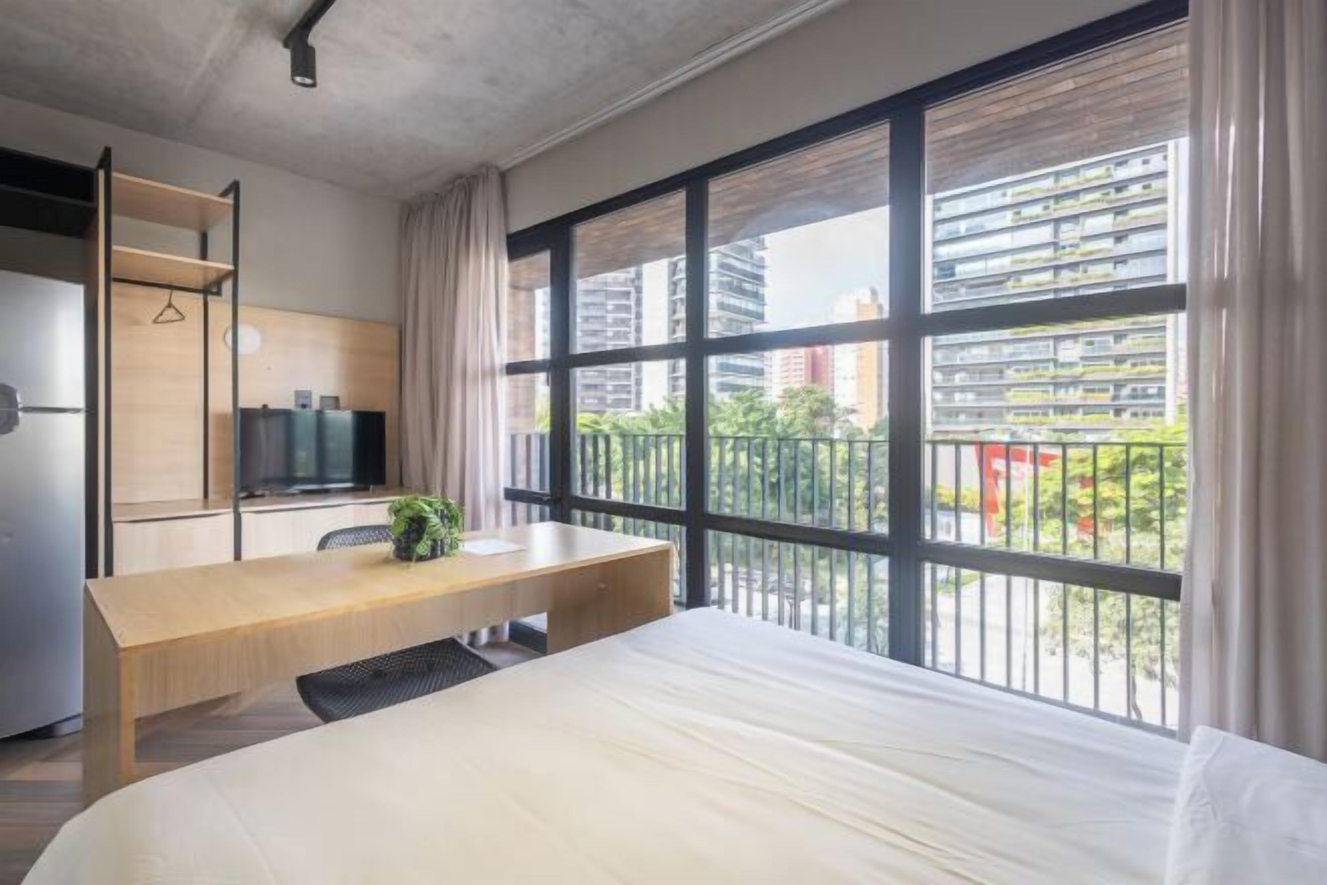 Laptop workspace, free WiFi