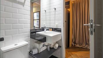 Standard Studio (562814) | Bilik Mandi | Tuala disediakan, sabun, syampu, tisu tandas