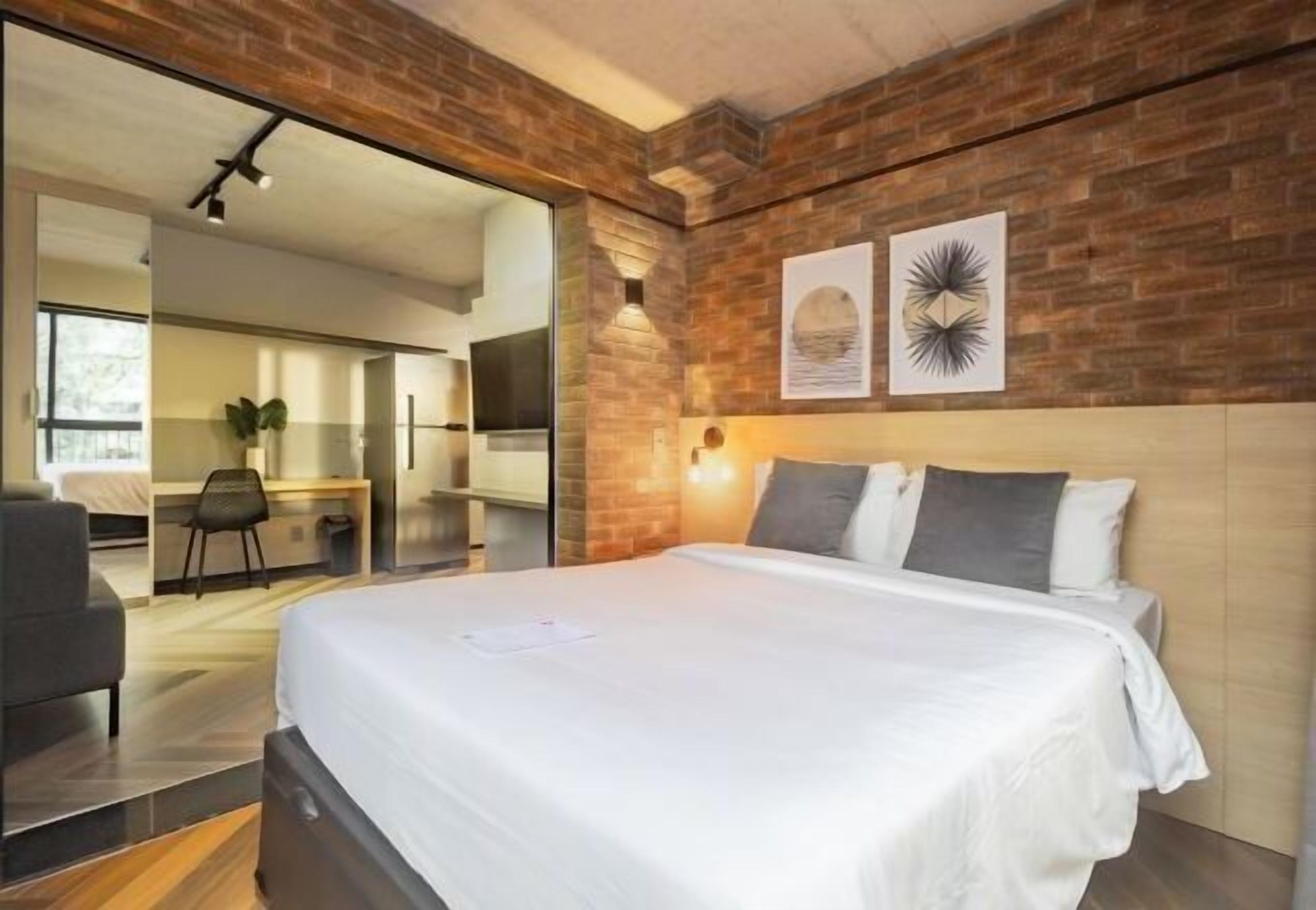 Laptop workspace, free WiFi