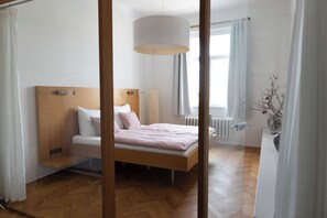 2 bedrooms, desk, iron/ironing board, free WiFi