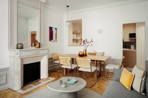Deluxe Apartment | Interior detail - Beauquartier - Champs-Elysées (Paris)