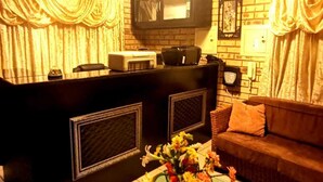 Room, Multiple Bedrooms, Smoking, Balcony | Living room - Room-charming Tshwane B&B With Secure En (Pretoria)
