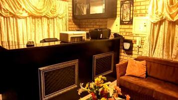 Room, Multiple Bedrooms, Smoking, Balcony | Living room