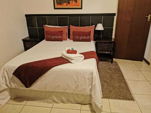 Room-charming Tshwane B&B With Secure En