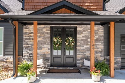 Helen TreeTop Lodge:  Rustic Luxury/Breathtaking Views/Ultimate Amenities