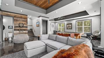 Smart-TV, Kamin, Videospiele