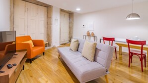 Leilighet | Oppholdsrom | Peis