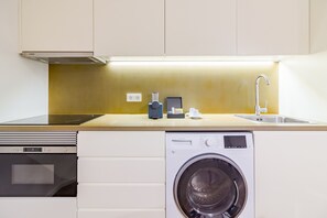 Apartment | Private kitchen - Charming 1-bedroom Apartment in Porto (Porto)