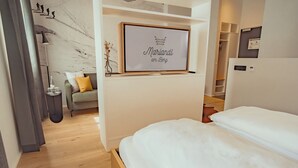 コンフォート 4 人部屋 | セーフティボックス (室内)、遮光カーテン、ベビーベッド、WiFi (無料)