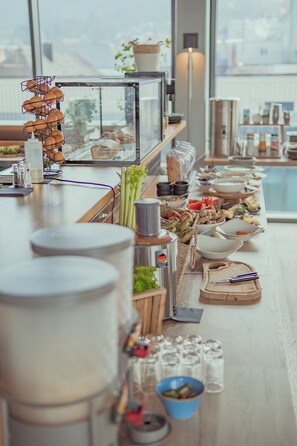 Desayuno buffet diario (EUR 16.90 por persona)