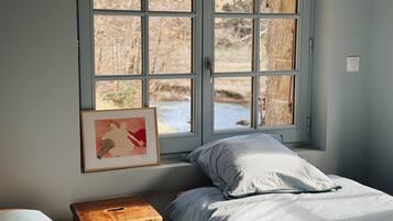 6 slaapkamers, een strijkplank/strijkijzer, wifi, beddengoed