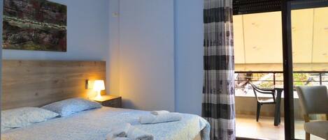 1 slaapkamer, een strijkplank/strijkijzer, gratis wifi, beddengoed