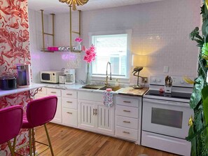 Refrigerador, microondas, horno, placa de cocina