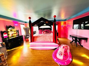 8 quartos, escrivaninha, Wi-Fi de cortesia, roupa de cama