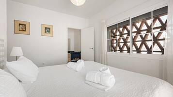 3 chambres, fer et planche à repasser, Wi-Fi, draps fournis