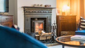 A living room with a fireplace, a television, and a wooden cabinet. - Seaclusion - Walmer, Deal (Walmer)