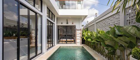 Außenpool, Liegestühle