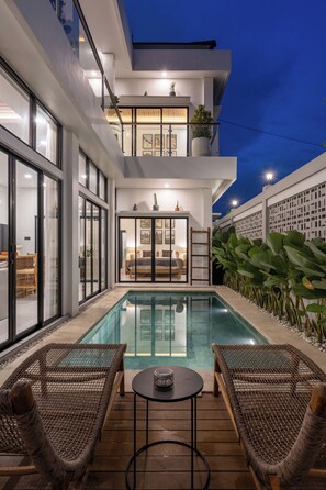 Fassade der Unterkunft – Abend/Nacht