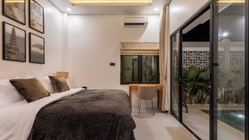 1 kamar tidur, meja kerja, dan ruang kerja ramah laptop