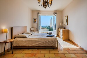 4 bedrooms, free WiFi, bed sheets