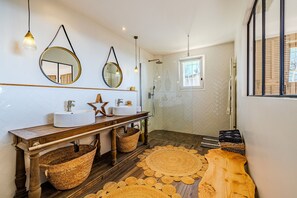 Shower, towels