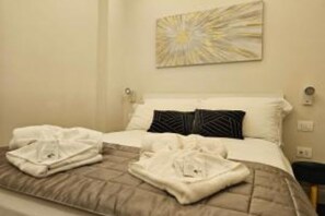 1 bedroom, desk, iron/ironing board, WiFi