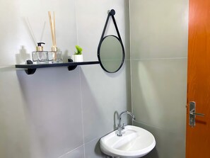 Dusche, Handtücher, Seife, Toilettenpapier