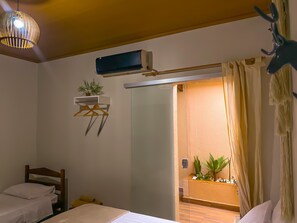 6 bedrooms, WiFi, bed sheets
