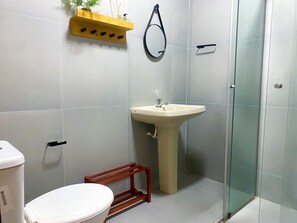 Suihku, pyyhkeet, saippua, vessapaperi