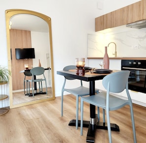 Apartment, Ensuite (le 56 Terrazzo) | Private kitchen - Le 56 entre ville&lac sejouraixlesbains (Aix-les-Bains)
