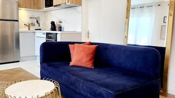 Apartment, Private Bathroom (le 56 Bleu Bourget) | Lounge