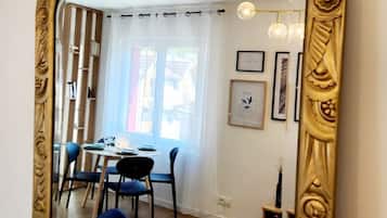 Appartement, salle de bains privée (le 56 Bleu Bourget) | Bar lounge