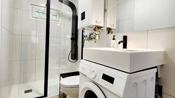 Apartment, Ensuite, Courtyard View (le 56 Celadon) | Bathroom